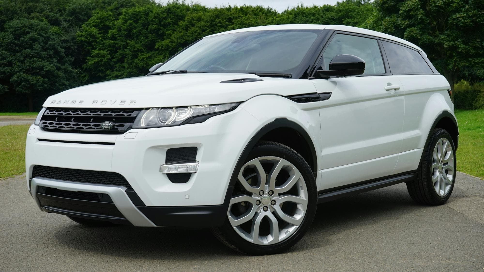 Land Rover — brand imagery