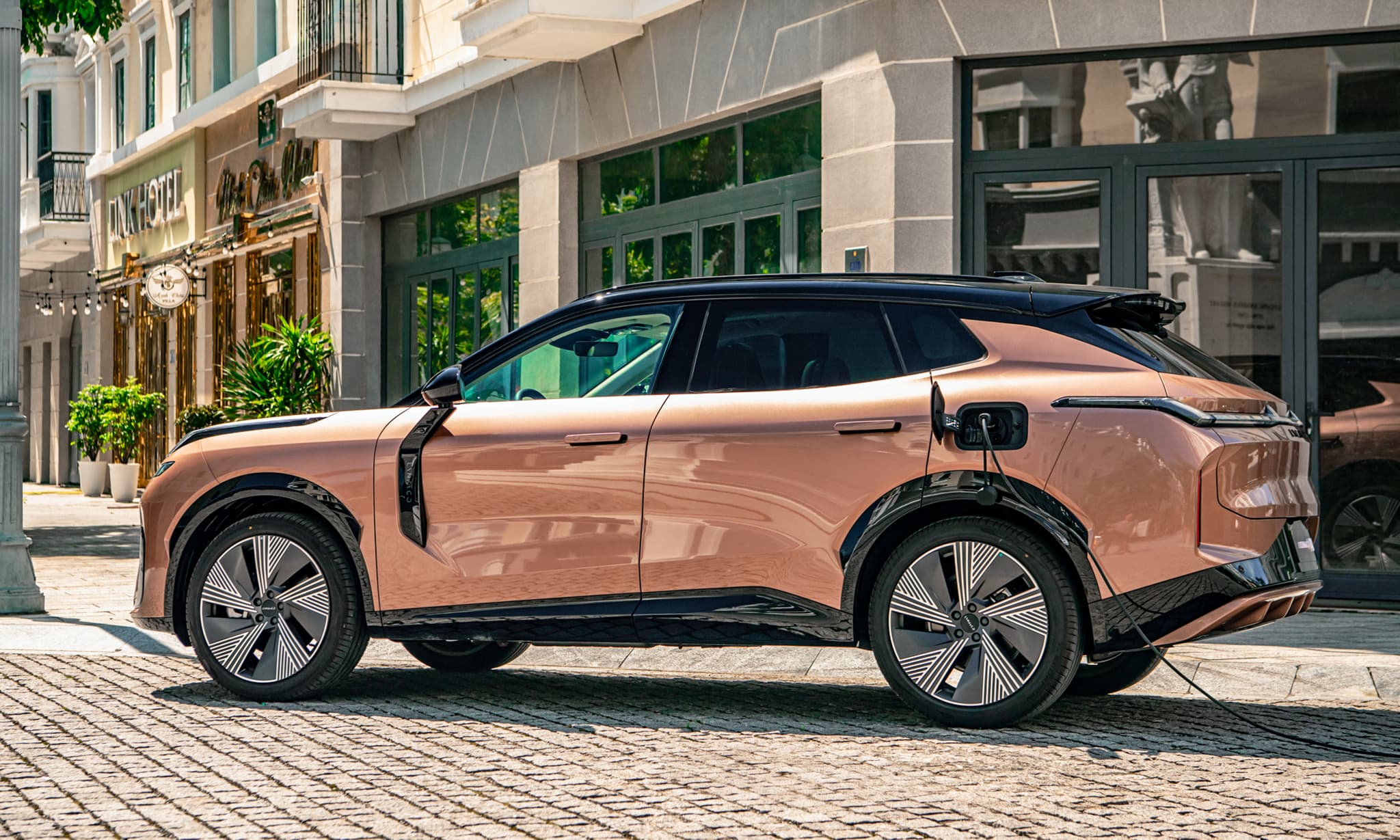 Lynk & CO 08