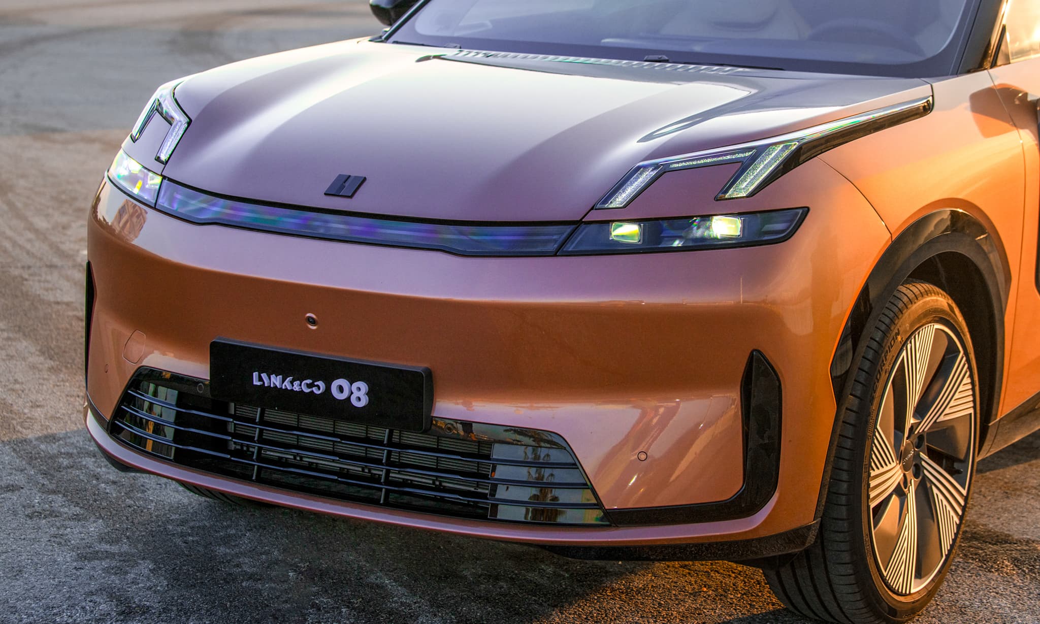 Lynk & CO 08
