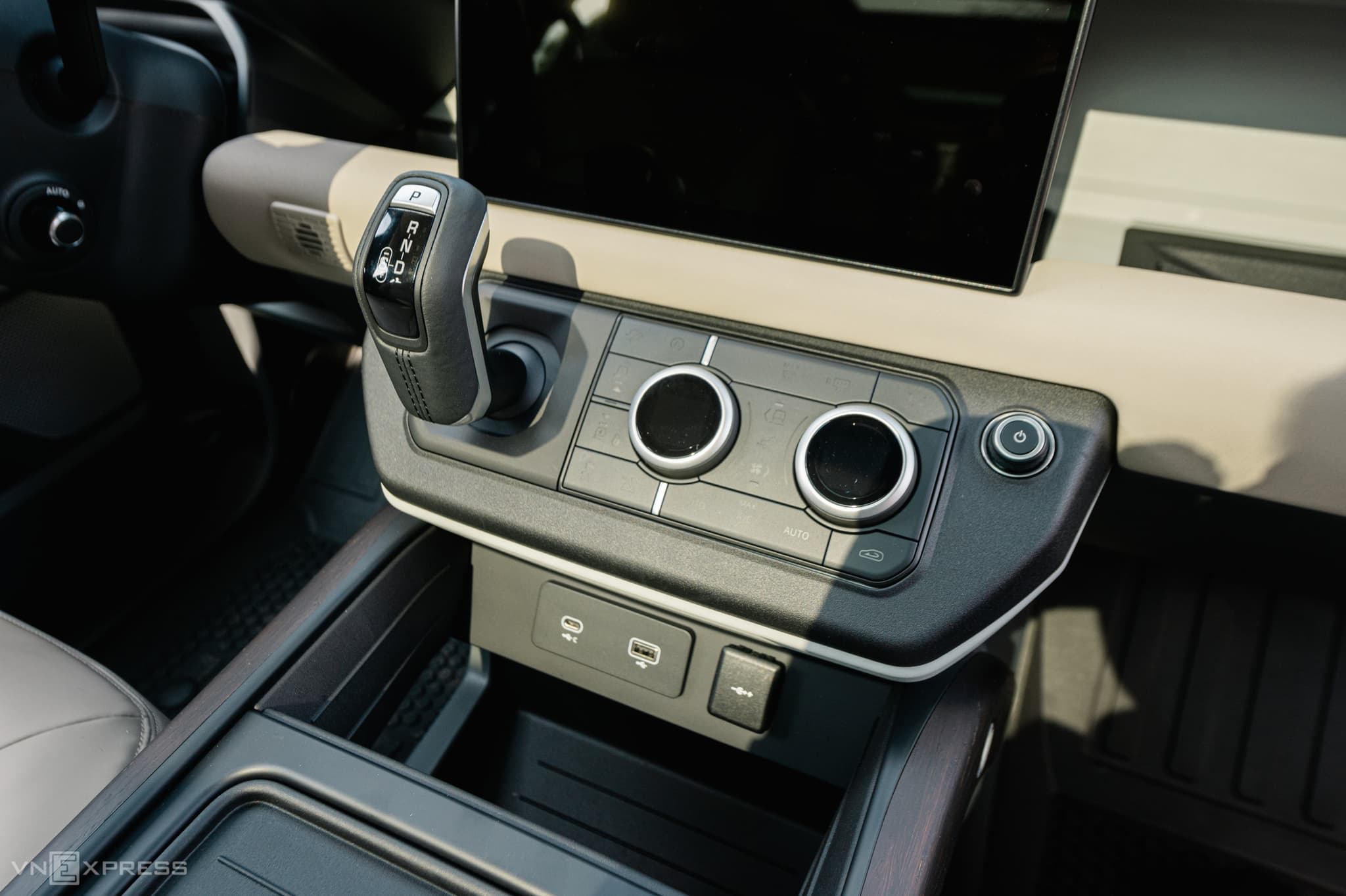 Land Rover Defender 130