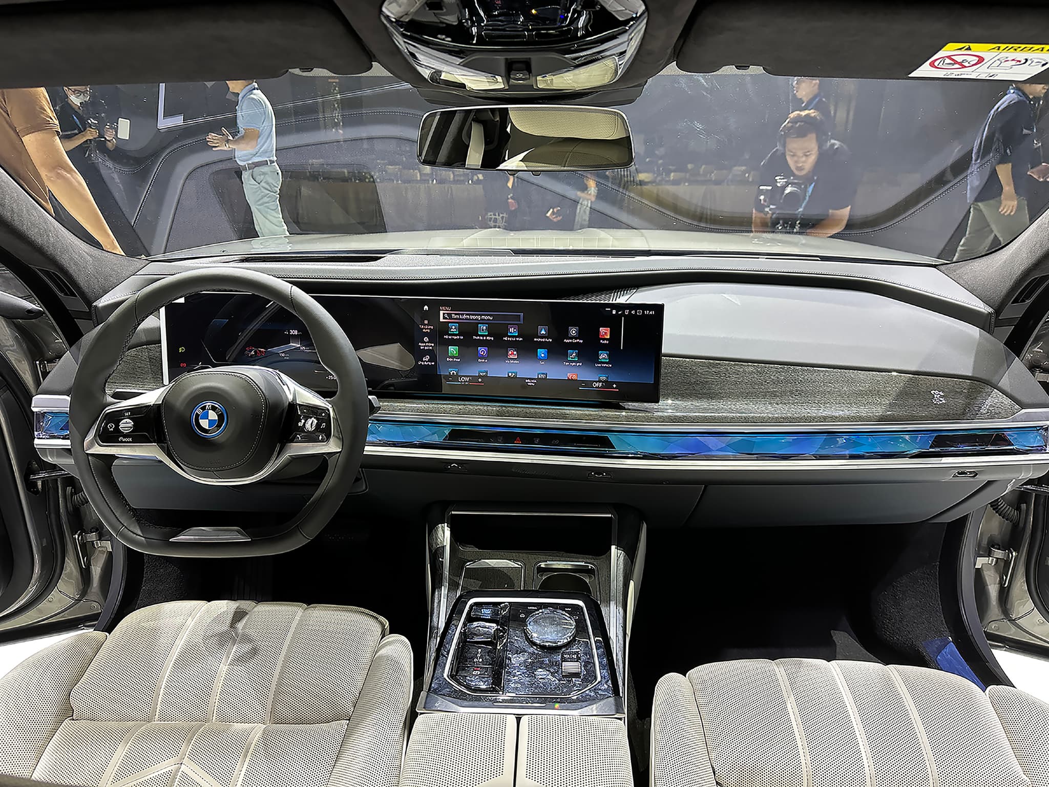BMW I7