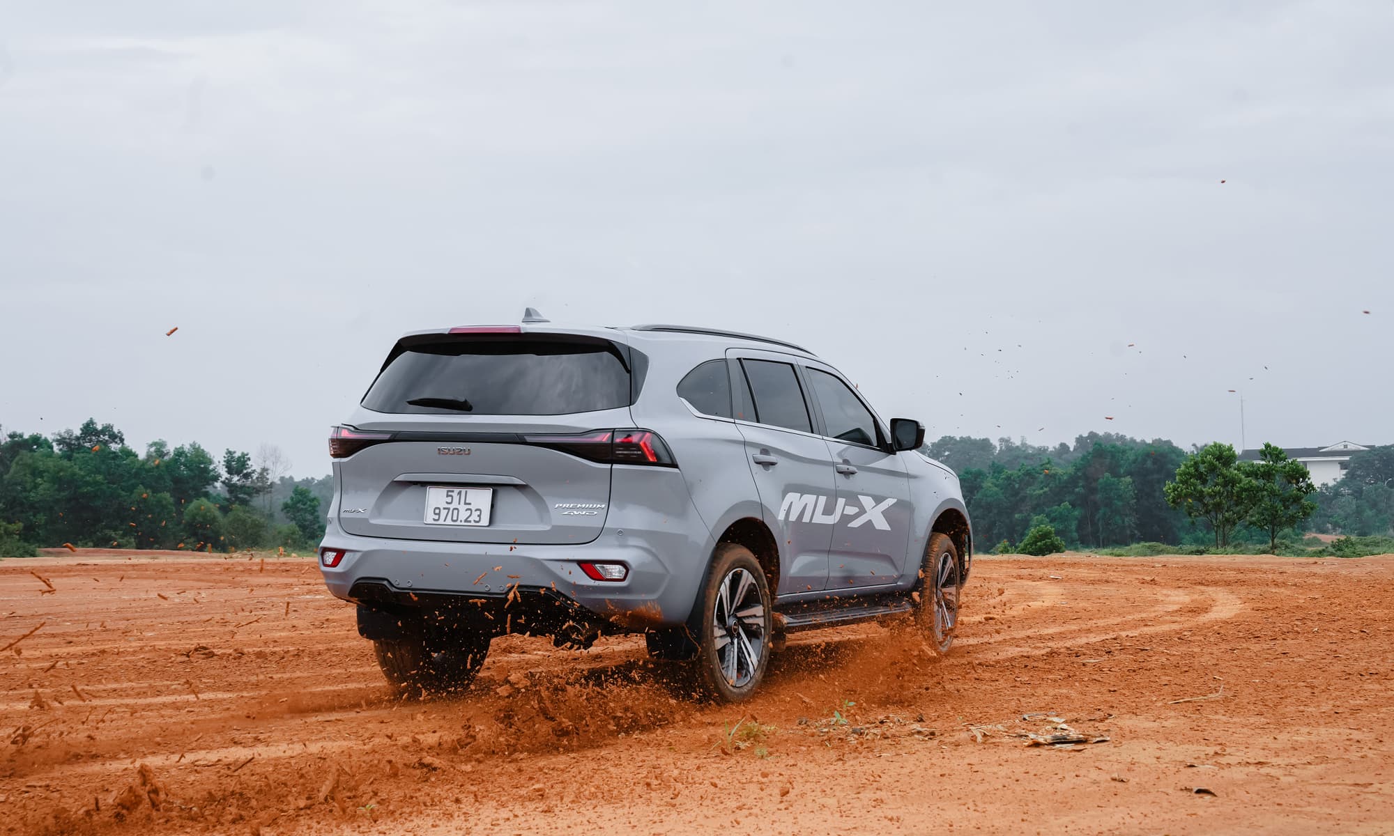Isuzu mu-X