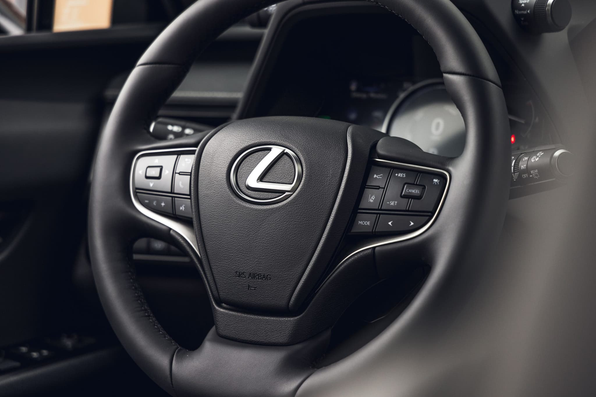 Lexus UX 2024