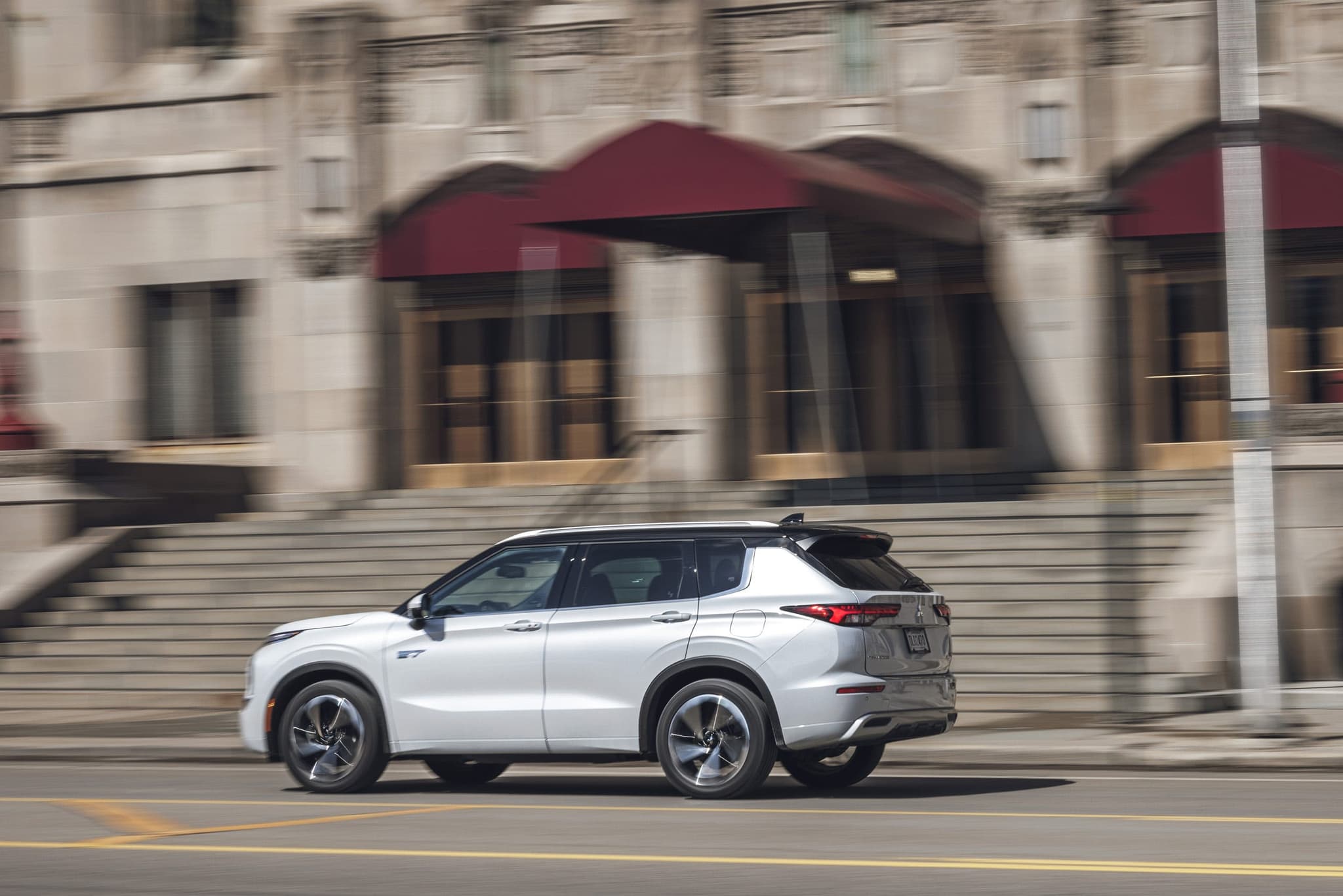 Mitsubishi Outlander Hybrid 2024